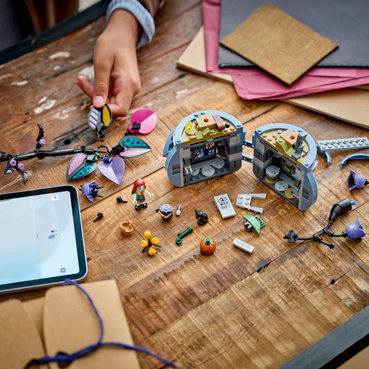 LEGO | Disney Sally’s Bloempot – Kinderkamer Decoratie met 2 Kunstbloemen, 2 Poppetjes, Speelgoedkeuken en Accessoires – Cadeau voor Meisjes vanaf 9 Jaar en The Nightmare Before Christmas Fans 43288