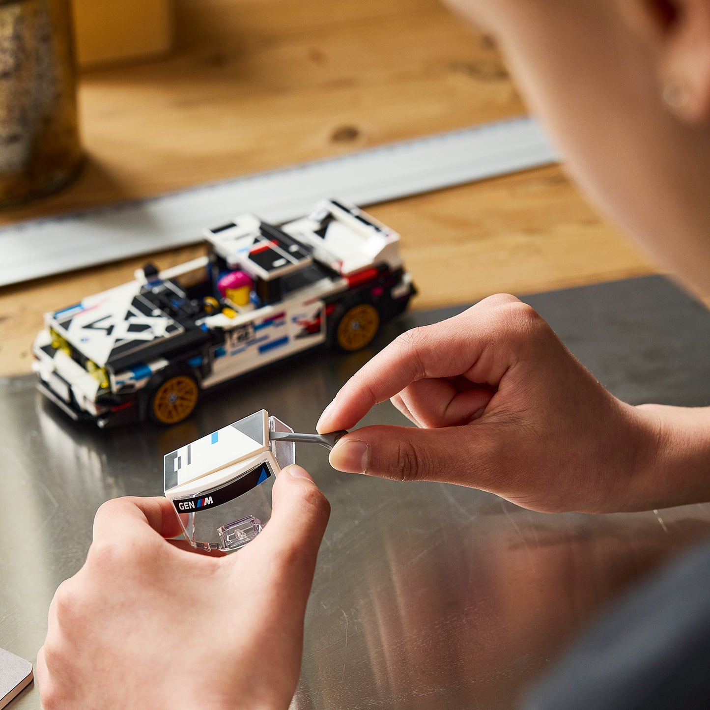 LEGO Speed Champions BMW M3 (E30) - Speelgoed Auto Bouwpakket voor Kinderen vanaf 9 Jaar - BMW Modelauto met Minifiguur - Kinderkamer Decoratie - Cadeau voor Jongens, Meisjes en Autoliefhebbers 77263