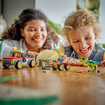 LEGO Jurassic World Jonge T. Rex Transporttruck - Speelgoed Dinosaurus voor Kinderen - Bouwpakket met T. Rex Figuur, 2 Minifiguren en Terreinwagen - Cadeau voor Jongens en Meisjes vanaf 4 Jaar 77978