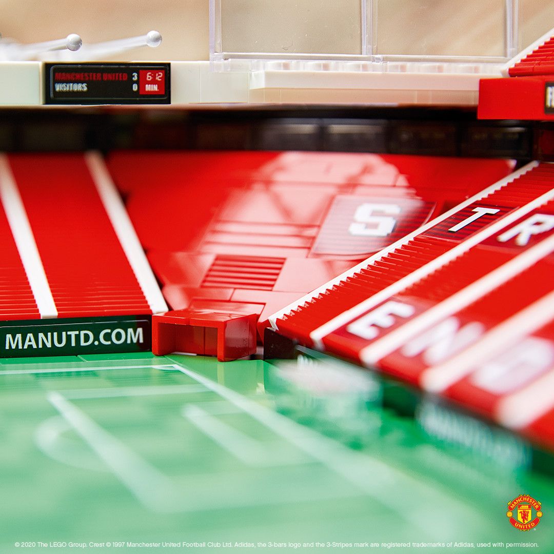 LEGO Manchester United Football Stadium 10272 Creator Expert