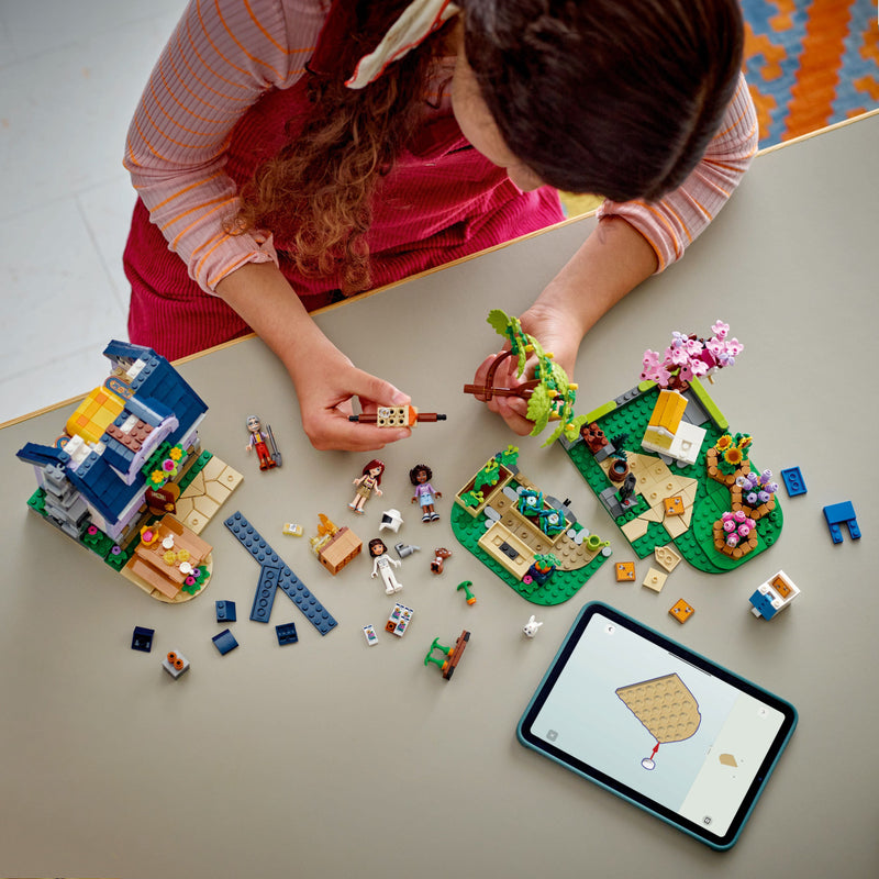 LEGO Beekeeping House and Flowers 42669 Friends (Pre-Order: January 2025)