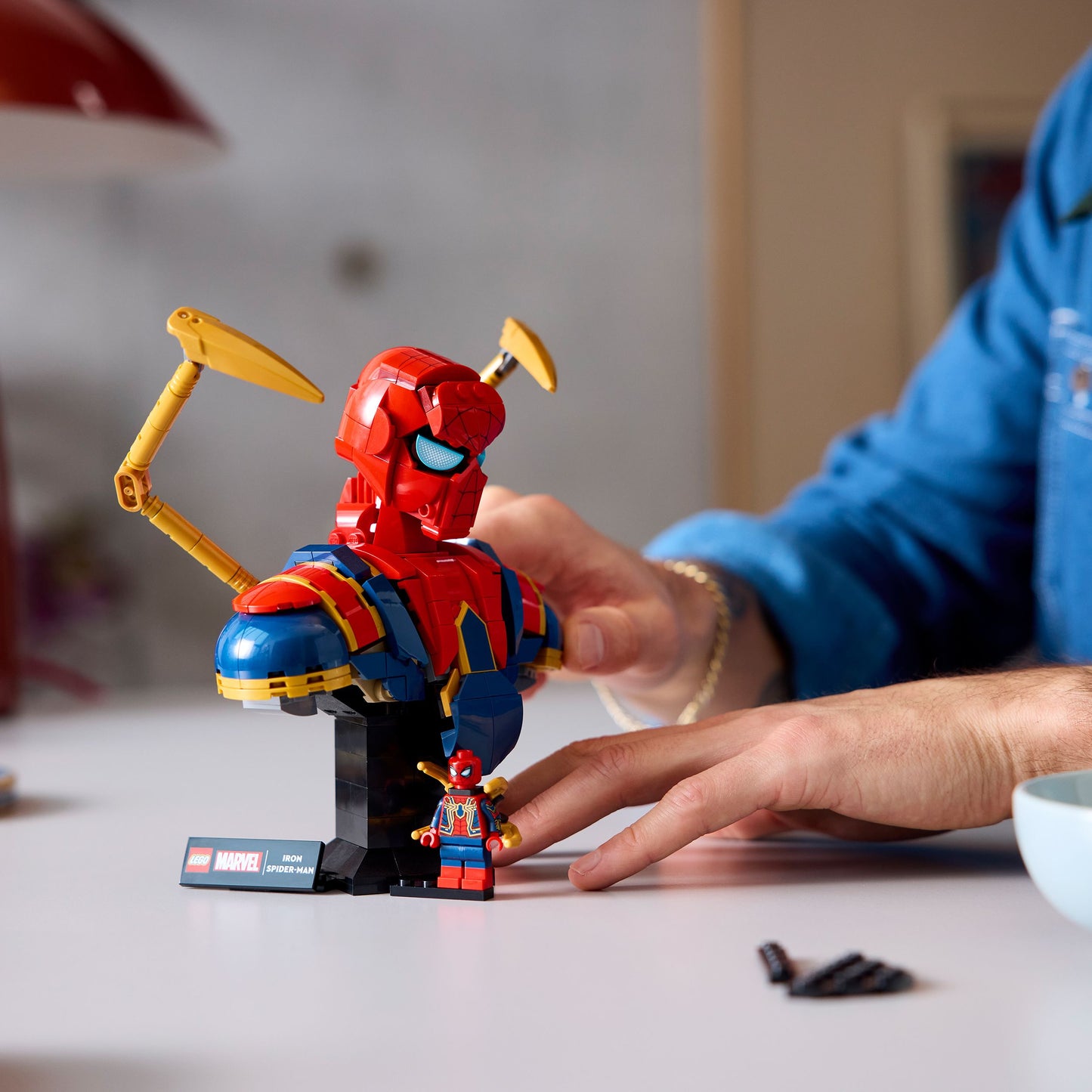 LEGO Iron Spider-Man bust 76326 Superheroes