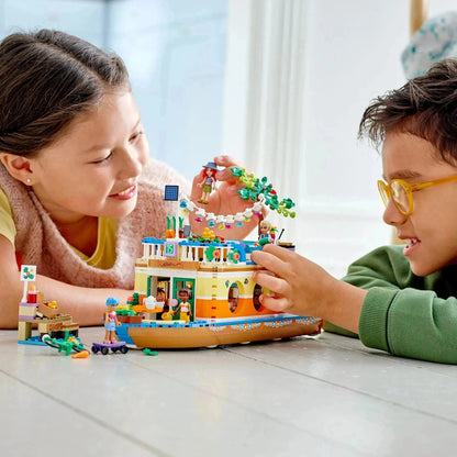 LEGO Woonboot op het kanaal 41702 Friends