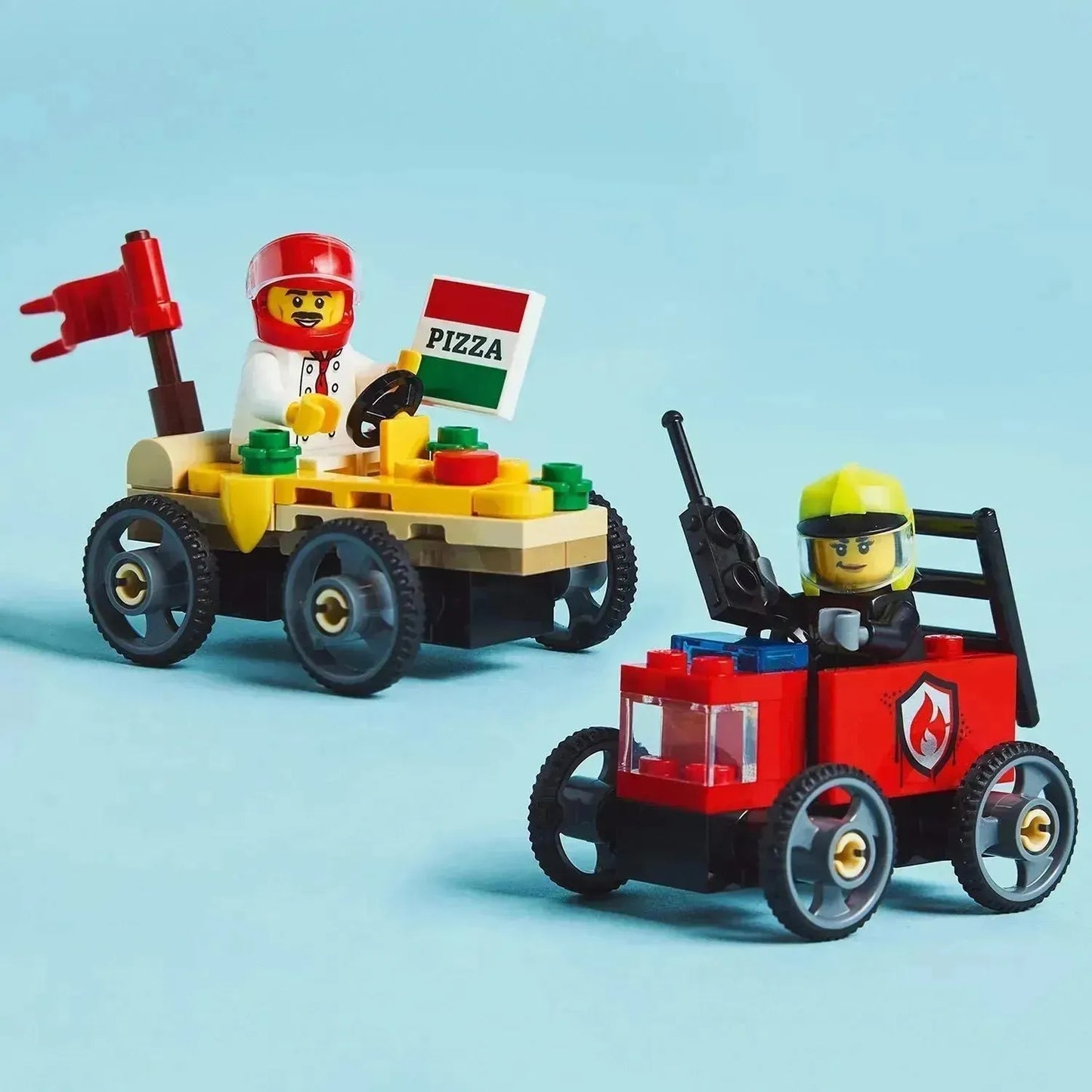 LEGO Raceauto pakket: pizzabestelwagen vs Brandweerwagen 60458 City
