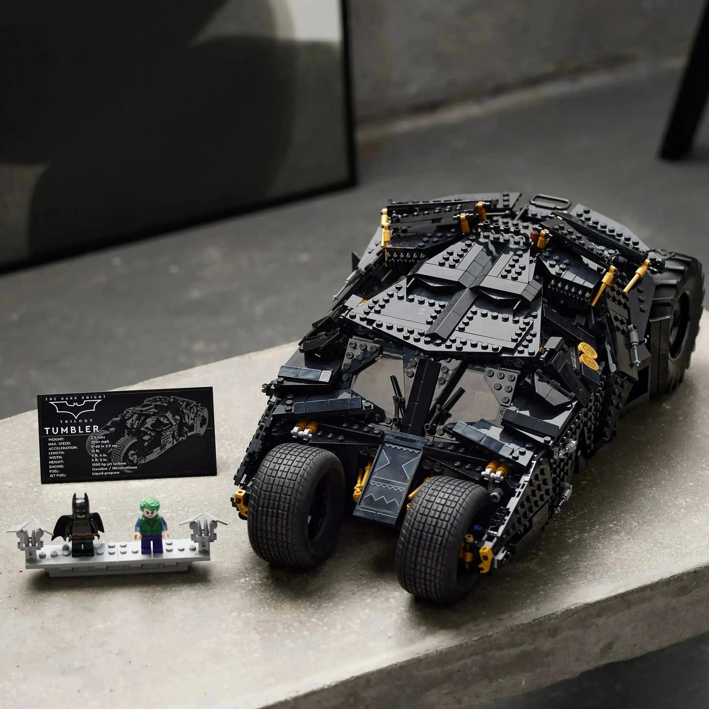 LEGO Batmobile Tumbler van Batman 76240 Batman