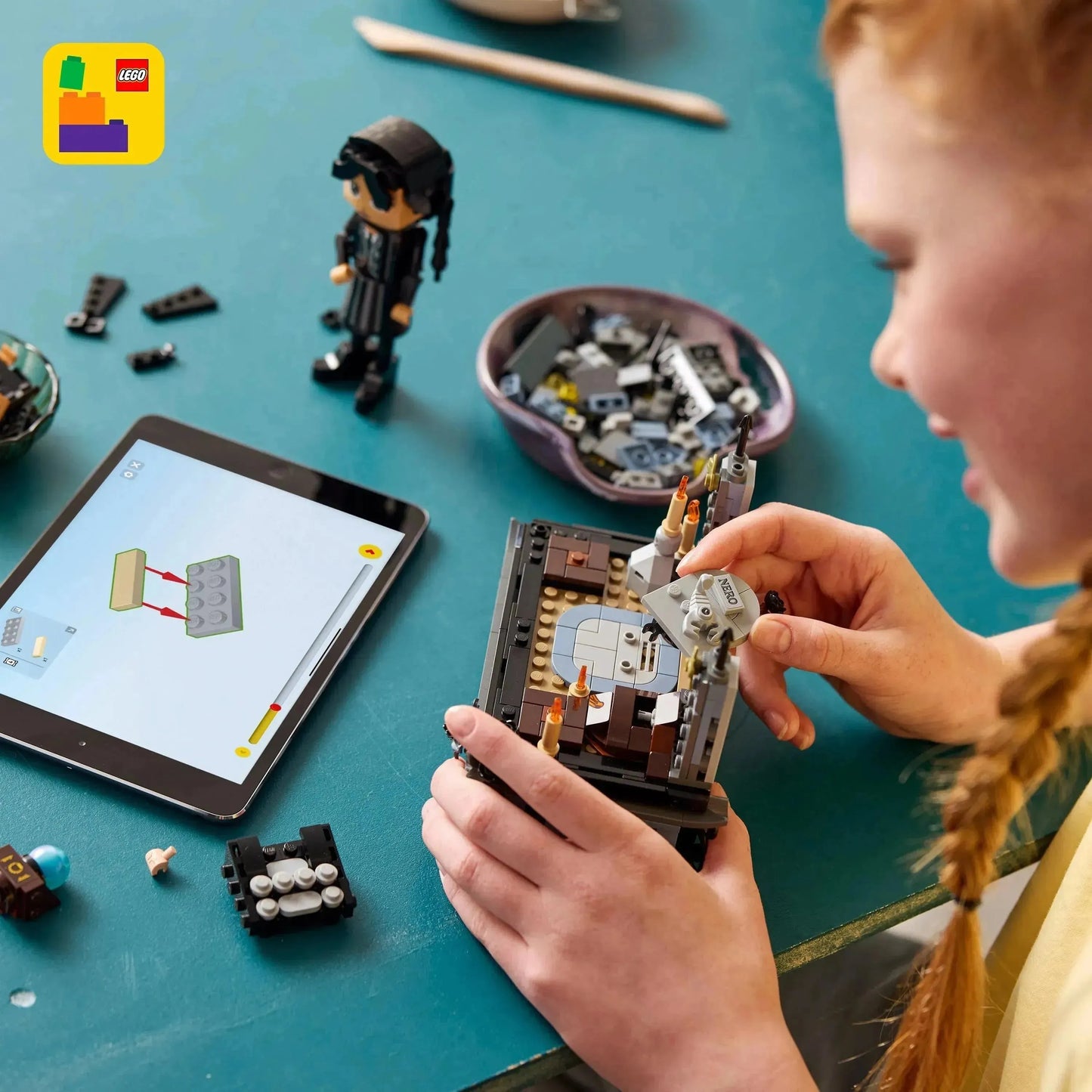 LEGO Wednesday Addams figuur 76780 Wednesday