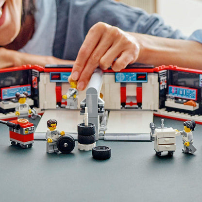 LEGO Pit Box with Mercedes AMG and Alpine F1 Cars 60444 City (Delivery: January 1, 2025)