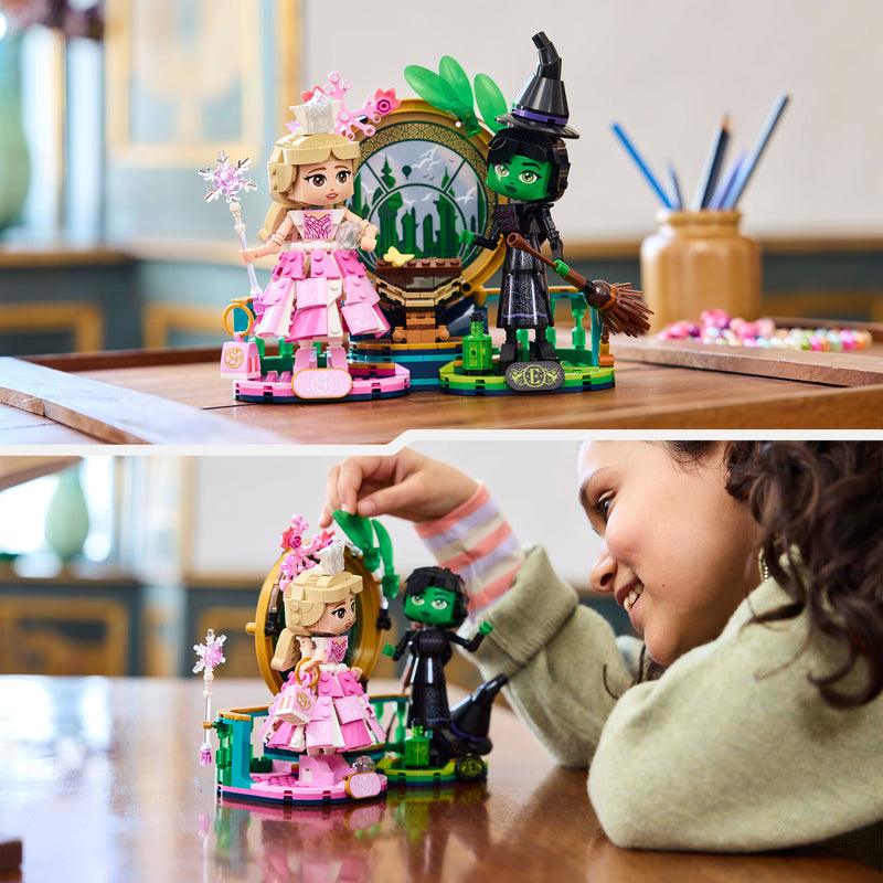 LEGO Elphaba en Glinda figuren 75682 Wicked LEGO DISNEY @ 2TTOYS | Official LEGO shop😊🥰 LEGO €. 46.49