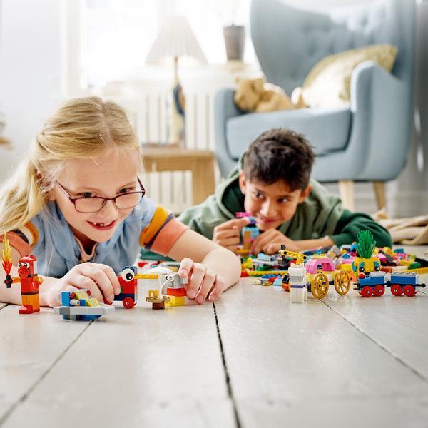 LEGO 90 jaar spelen 11021 Classic LEGO CLASSIC @ 2TTOYS | Official LEGO shop😊🥰 LEGO €. 44.99