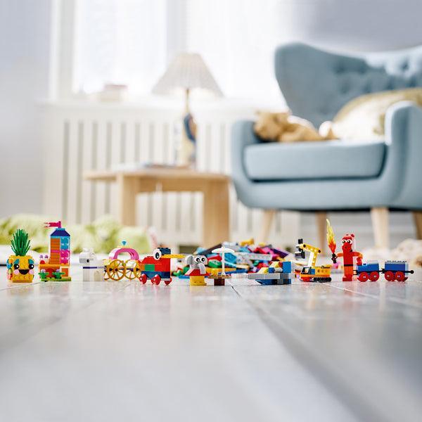 LEGO 90 jaar spelen 11021 Classic LEGO CLASSIC @ 2TTOYS | Official LEGO shop😊🥰 LEGO €. 44.99