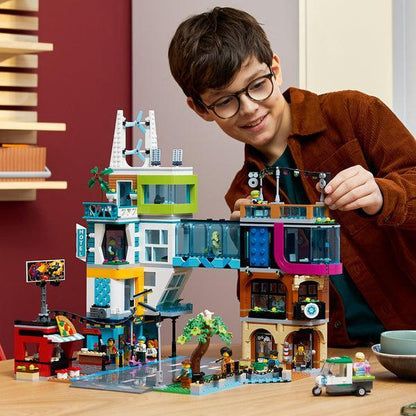 LEGO Binnenstad 60380 City LEGO @ 2TTOYS | Official LEGO shop😊🥰 LEGO €. 178.48