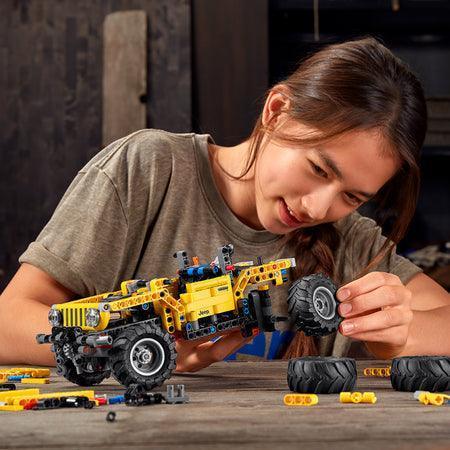 LEGO Jeep Wrangler All Terrain Vehicle 42122 Technic LEGO TECHNIC @ 2TTOYS | Official LEGO shop😊🥰 LEGO €. 44.98