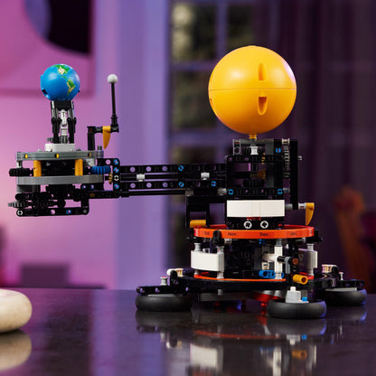 LEGO Planet Earth and Moon in Orbit 42179 Technic LEGO TECHNIC @ 2TTOYS | Official LEGO shop😊🥰 LEGO €. 79.99